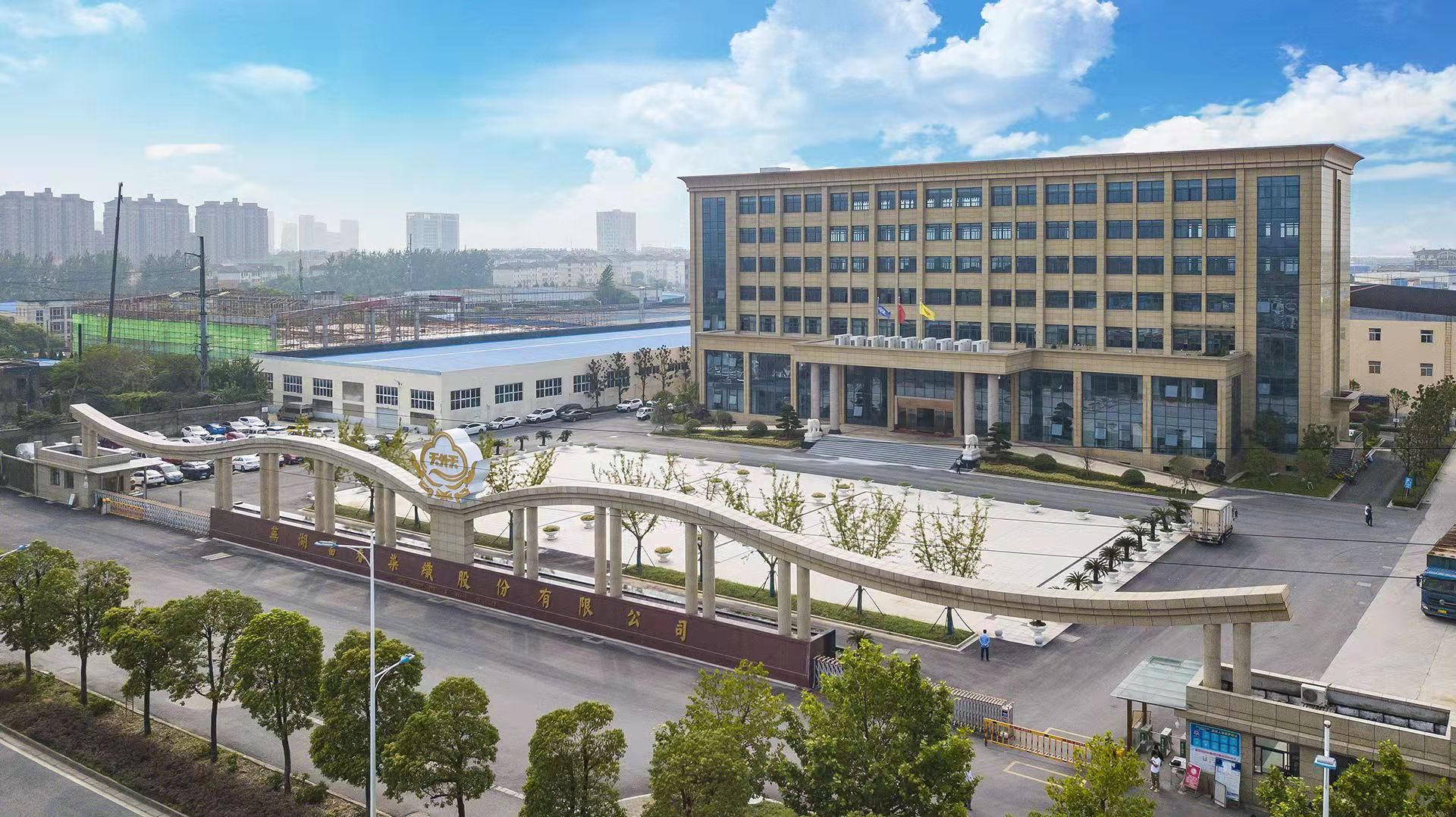 側(cè)面大門(mén).jpg 側(cè)面大門(mén).jpg